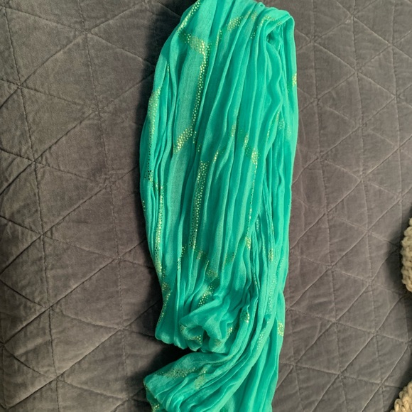 Lightweight Infinity Scarf - Picture 2 of 2